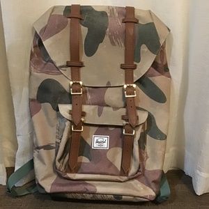 Herschel Little America Mid Backpack Camo